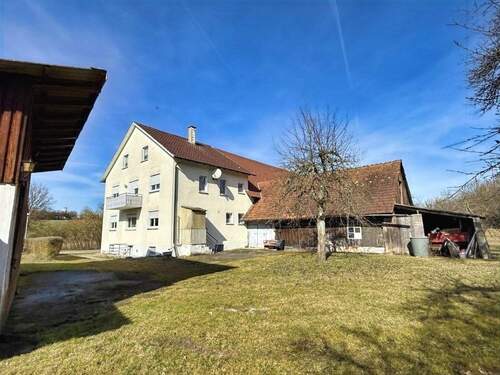 Wohnhaus mit Nebengebäude - 6 Zimmer Bauernhaus, Landhaus in Sauldorf