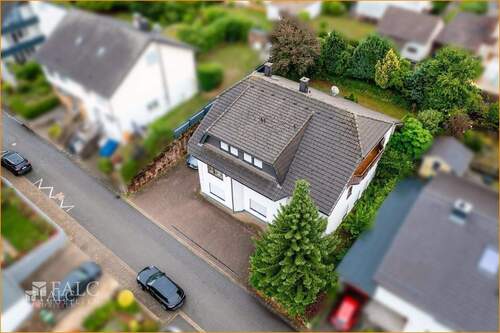 Drohne - 9 Zimmer Mehrfamilienhaus, Wohnhaus in Wiesloch / Baiertal