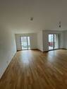 Wohnzimmer - Großzügige 4-Zimmer Wohnung. mit Süd- West Balkon, inkl. Einbauküche