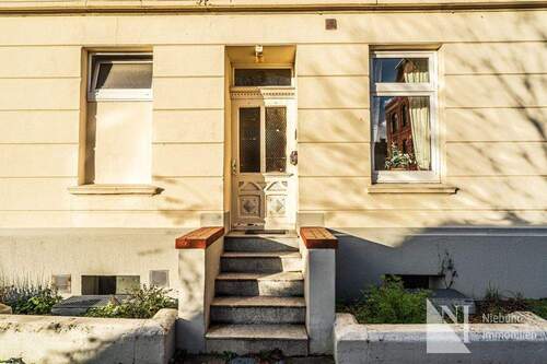 Haustür/Zugang zum Wohnhaus - 1 Zimmer Mehrfamilienhaus, Wohnhaus in Lüneburg