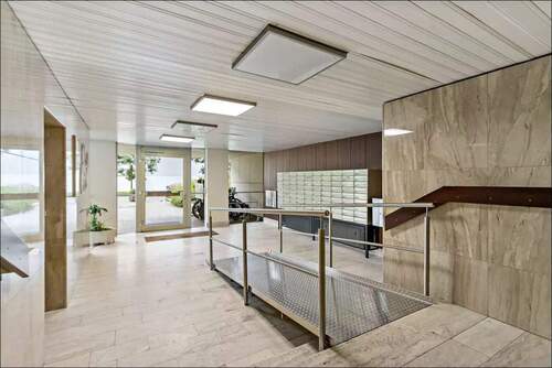 Hauseingang - 3 Zimmer Etagenwohnung in München