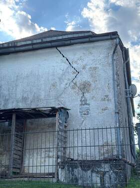 Rissbildung im Scheunenanbau - 