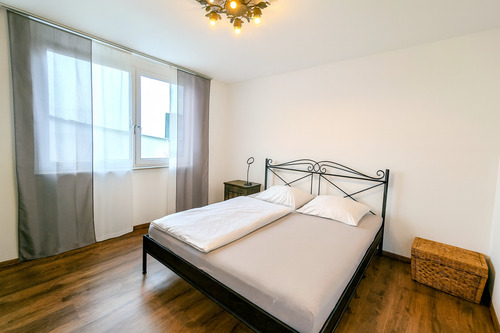 Helles, freundliches Elternschlafzimmer - 