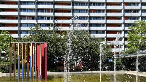 Brunnen vor Haus C Asenwald - 3 Zimmer Etagenwohnung zum Kaufen in Stuttgart