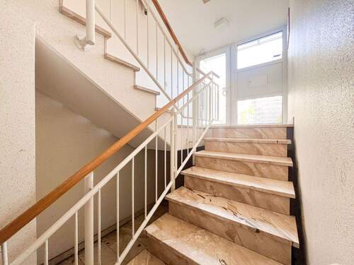 Treppenaufgang - Etagenwohnung mit 81,40 m&sup2; in Leipzig zum Kaufen