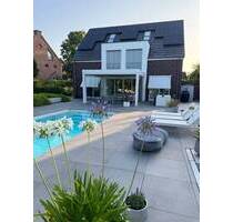 Außergewöhnliches Einfamilienhaus auf Erbpachtgrundstück mit Pool und Saunahaus in Münster-Gievenbeck