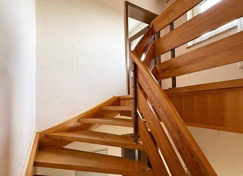 Treppenaufgang ins Obergeschoss - 
