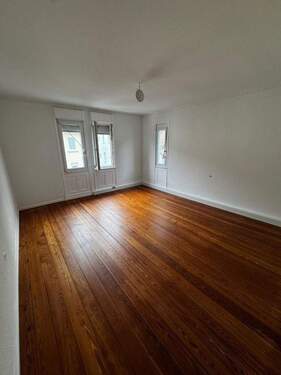 Wohnzimmer 1 - frisch Sanierte 2 Zimmer 200m Luftlinie vom ZOB entfernt - Landhausstil