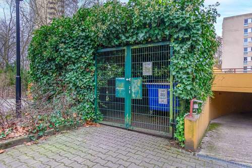 Mülltonnenstellplatz - 