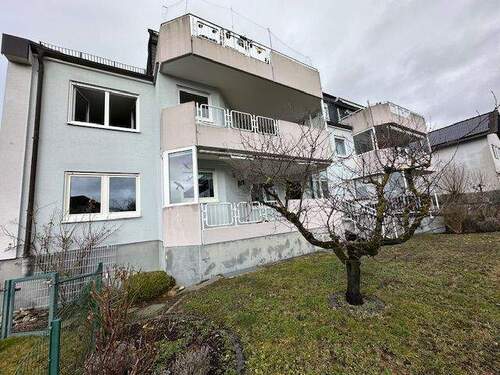 Hausansicht Garten - 3 Zimmer Erdgeschoss Wohnung mit Garten & Terrasse