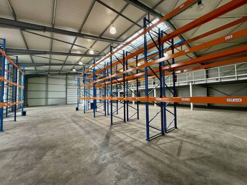 mit Regallager - Halle in Roßdorf zur Miete