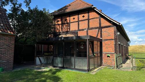 Ansicht vorn / überdachte Terrasse - 