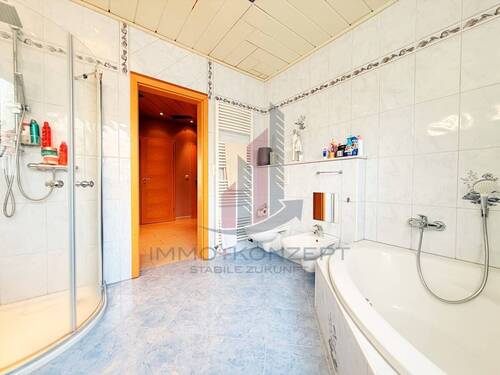 Das Badezimmer der Wohnung - 