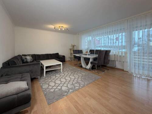 Wohnzimmer - Gut geschnittene 3-Zimmer-Wohnung mit Süd-Balkon in beliebter Lage von Niedervellmar