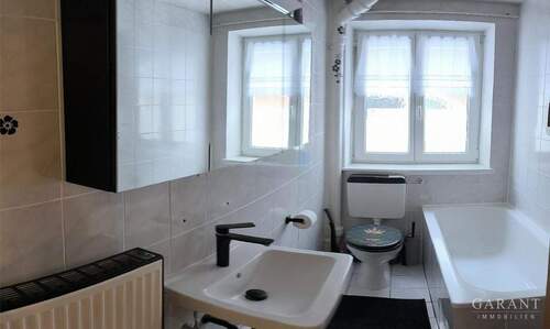 Badezimmer - Etagenwohnung mit 56,00 m&sup2; in Passau zum Kaufen