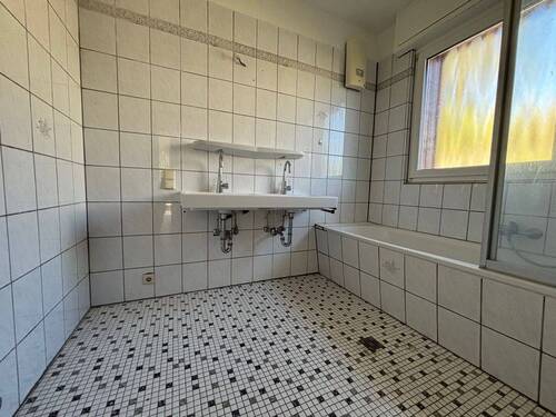 Teilansicht vom Badezimmer - 