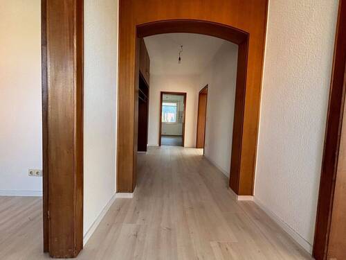 Teilansicht vom Eingangsbereich
- 4 Zimmer Etagenwohnung in Reichshof