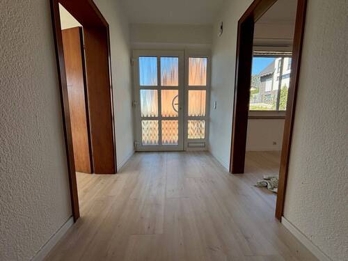 Teilansicht vom Eingangsbereich 
- Etagenwohnung mit 103,00 m&sup2; in Reichshof zum Kaufen
