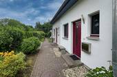 Weg zum Haus - 3 Zimmer Reihenmittelhaus zum Kaufen in Lübeck