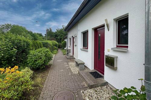 Weg zum Haus - 3 Zimmer Reihenmittelhaus zum Kaufen in Lübeck