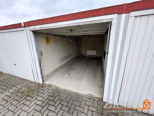 Blick auf die Garage - 