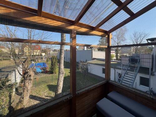 Blick vom überdachten Balkon - 