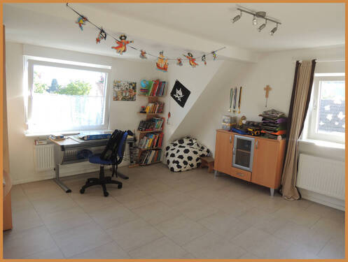 Dachgeschoss Zimmer rechts - 