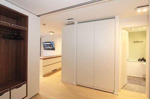 Blick aus dem - Bettmodul - Richtung Badezimmer, EBS und Küche - 