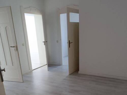 Flur - 2 Zimmer Etagenwohnung zur Miete in Zwickau