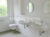 Tageslichtbad mit bodentiefer Dusche - 