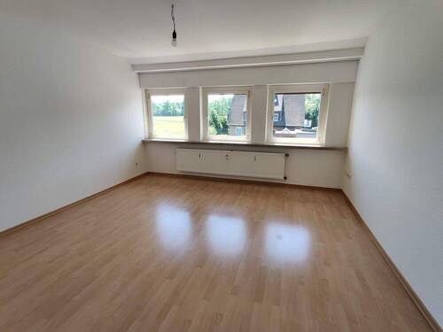 Wohnzimmer - Naturnahe 3-Zimmer-Wohnung in Bielefeld-Ummeln mit Garage