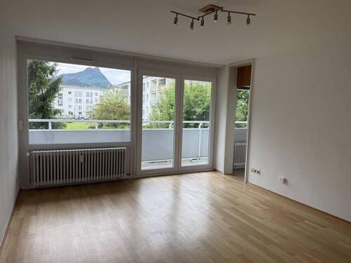 Wohnen - 2-Zimmer-Wohnung, im 1. Obergeschoss mit großem Balkon