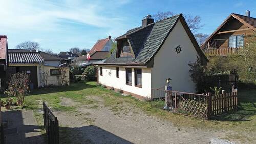 Auffahrt - Mehrfamilienhaus, Wohnhaus mit 221,00 m² in Zempin zum Kaufen