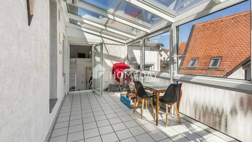 Wintergarten 1 - Großzügige 5-Zimmer-Etagenwohnung mit Balkon und Garage in gefragter Lage von Eppstein-Niederjosbach