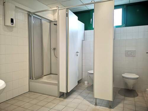 Damen-WC mit Dusche - 