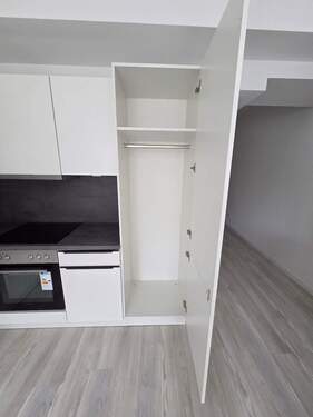 Kleiderschrank - 