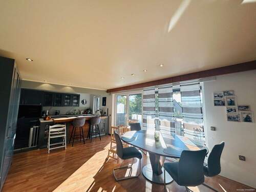 Esszimmer mit offener Küche im OG - 