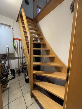 Holztreppe in das Dachgeschoss - 