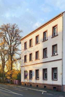 Straßenfassade von Norden - Mehrfamilienhaus, Wohnhaus zum Kaufen in Leipzig