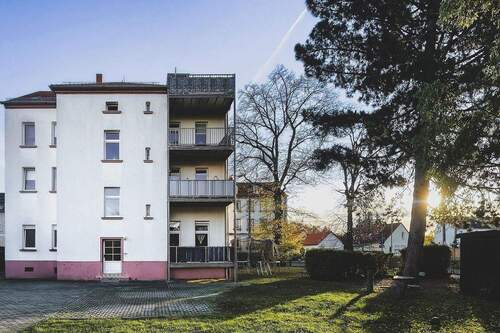 Hofseite mit Garten - Mehrfamilienhaus, Wohnhaus in Leipzig