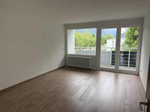 Wohnen - 3-Zimmer-Wohnung, im 3. Obergeschoß mit 3 Balkonen und Lift