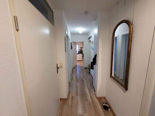 Blick in den Flur - 4 Zimmer Etagenwohnung zur Miete in Waiblingen
