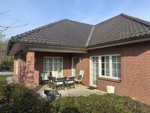 Rückseite mit Terrasse - 