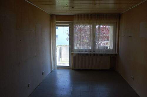 REH OG Schlafraum mit Balkontür und 2 Fenstern - 