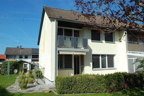 REH Gartenrückseite Blick zu Haus- und Giebelseite - 