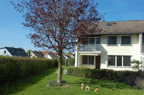 REH Blick zur Hausrückseite und in den Garten - 