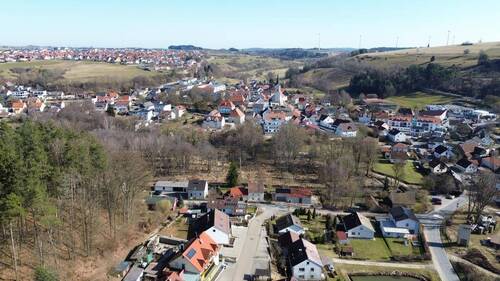 Die Lage im Ortskern - 7 Zimmer Einfamilienhaus zum Kaufen in Deining