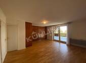Elternschlafzimmer mit Zugang zum Bad und zur Loggia - 