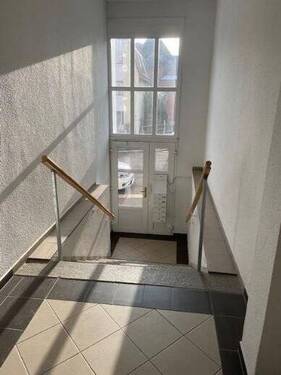 Hauseingang - 2 Zimmer Etagenwohnung zum Kaufen in Plauen