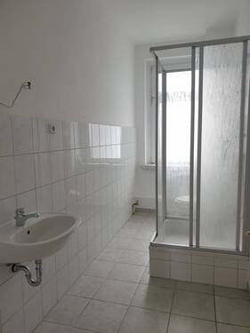 2. Bad mit Dusche und Fenster - 